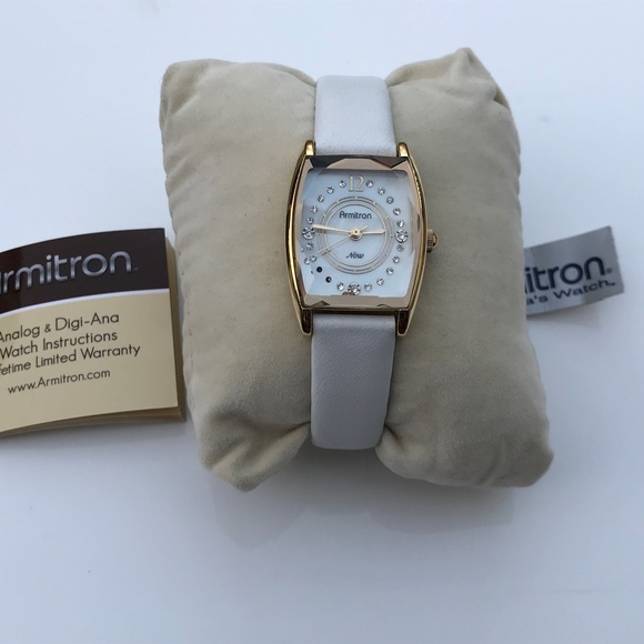 Armitron Now Women Watch Genuine Leather White Ban - Picture 2 of 8